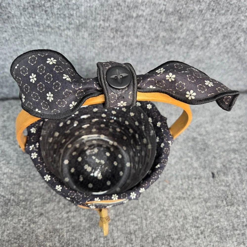 Longaberger 2010 Dresden Basket W/ Black Flower Star Fabric Liner, & Protector